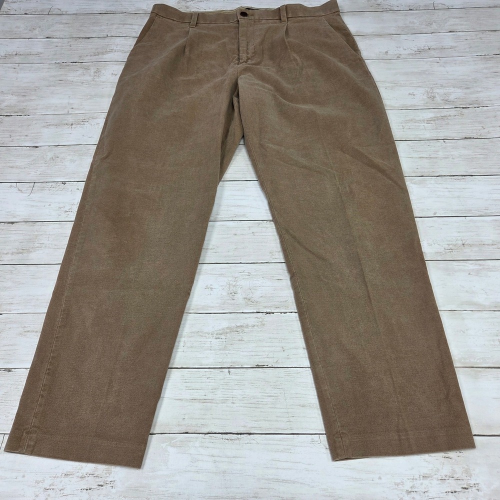 Banana Republic Traveler Relaxed Tapered Pleated Pants Mens 34S Tan Moleskin